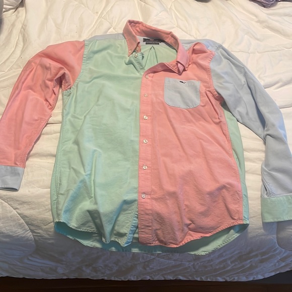 Vineyard Vines. Slim fit tucker shirt. Medium. - Picture 1 of 3